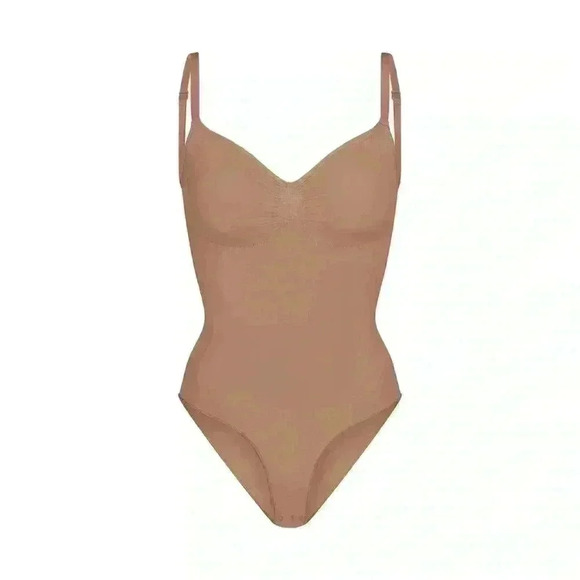COPY - SKIMS Adjustable Straps Seamless Sculpt Compression Thong Bodysuit Size … - Picture 4 of 7